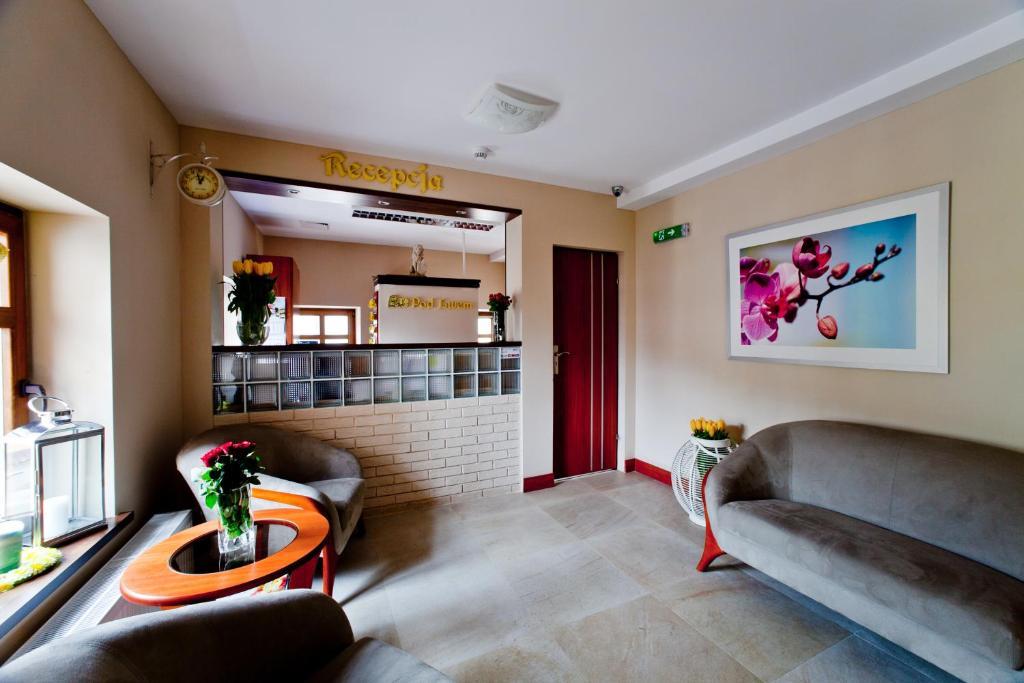 Apartamenty Pod Lwem Świdnica Exteriör bild